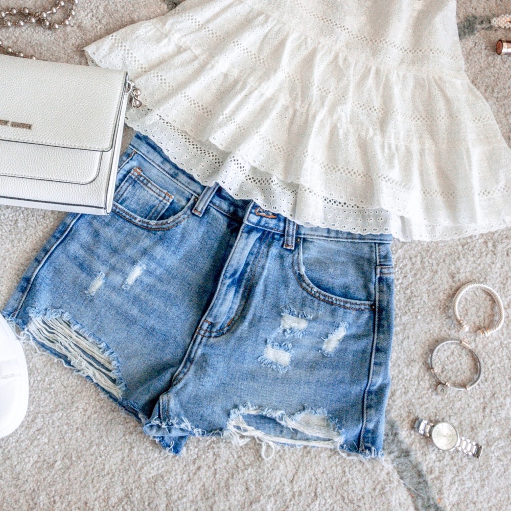 Frayed denim shorts